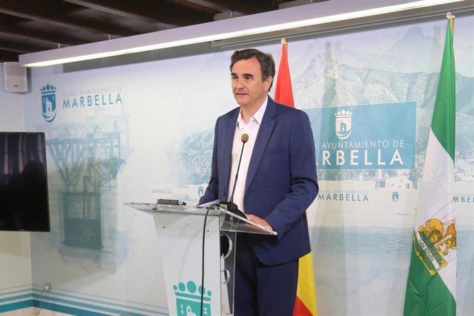 El portavoz municipal de Marbella, Félix Romero, en rueda de prensa
