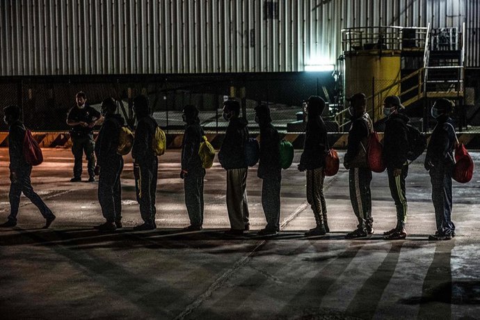 Desembarco de migrantes rescatados por el 'Ocean Viking' en Sicilia