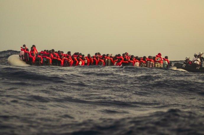 Migrantes rescatados por el 'Sea Watch 4'