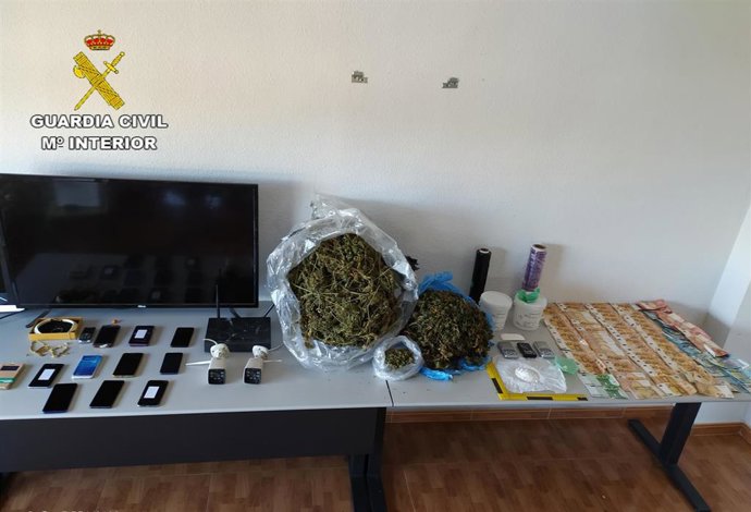 Droga y material incautado en la operación Troyina.