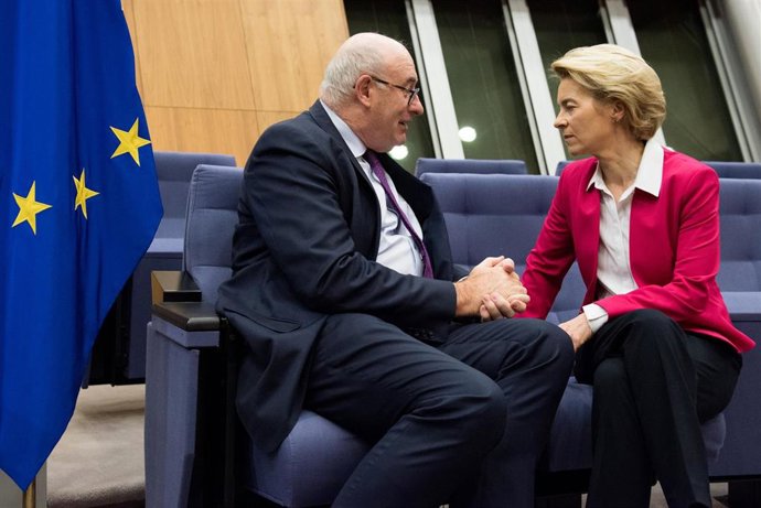 El comisario de Comercio, Phil Hogan, y la presidenta de la Comisión Europea, Ursula von der Leyen