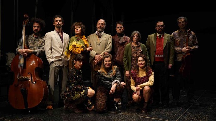 Elenco de la obra 'Los Árboles' de la compañía Teatro Resistente.