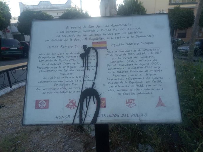 Placa en memoria de los hermanos Romero Campos