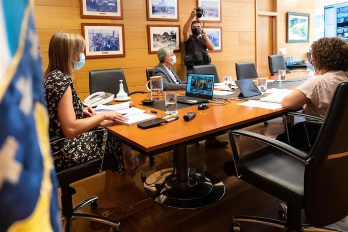 A conselleira de Política Social  mantén unha reunión por videoconferencia co secretario de Estado de Derechos Sociales e o resto de CCAA