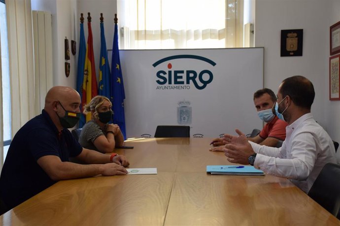 Fotos Y Declaraciones Reunión Presupuestos Vox