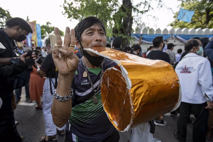 Thai students protest in Bangkok