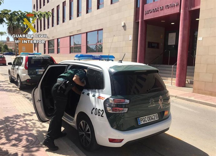 La Guardia Civil detiene en Totana a tres hombres como presuntos autores de al menos una decena de atracos