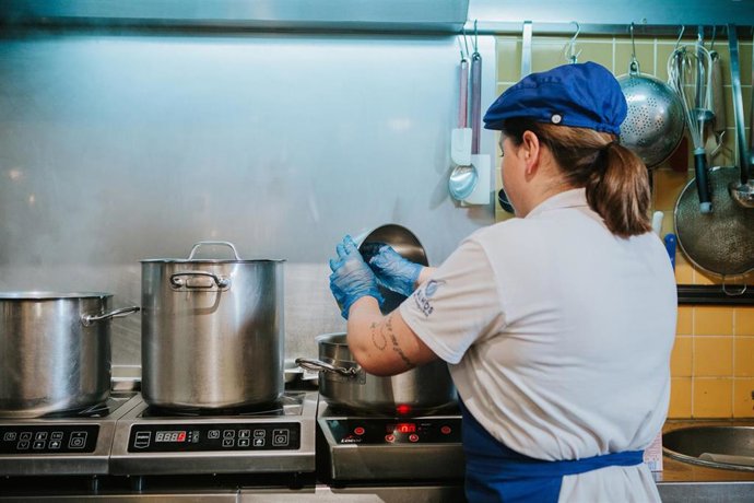 Una de las personas contratadas