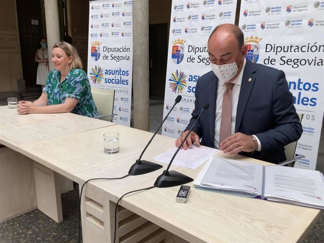 Isabel Blanco junto al presidente de la Diputación de Segovia.