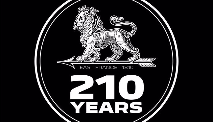Logo Peugeot por su 210 aniversario