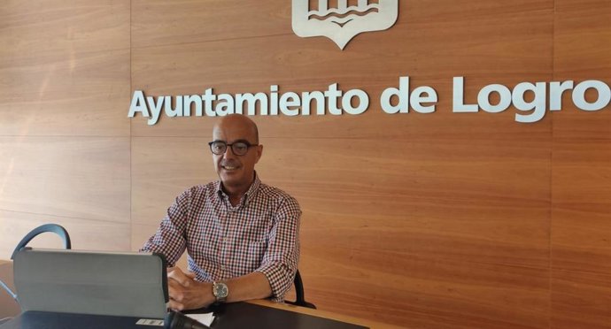 El concejal de Cs Logroño, Ignacio Tricio, en comparecencia de prensa