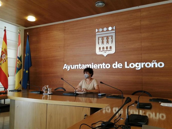 La concejala del Grupo Municipal Popular en el Ayuntamiento de Logroño, Celia Sanz, explica la moción que la formación presentará al Pleno Ordinario del 3 de septiembre