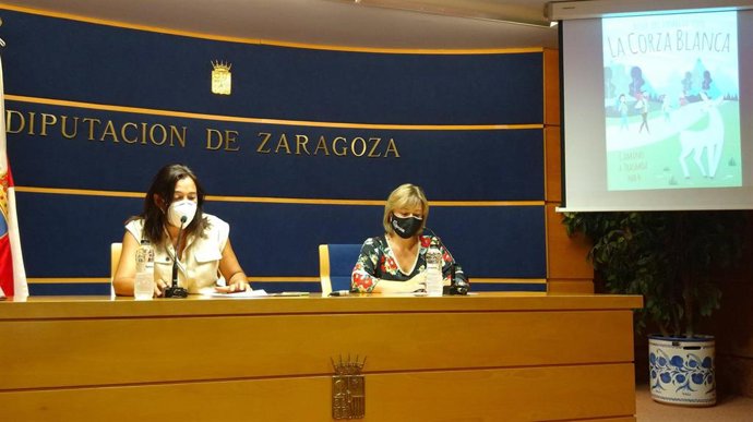 Rueda de prensa de la diputada delegada de la DPZ, Cristina Palacín, y de una de las guías de visitas, Noelia Del Río.