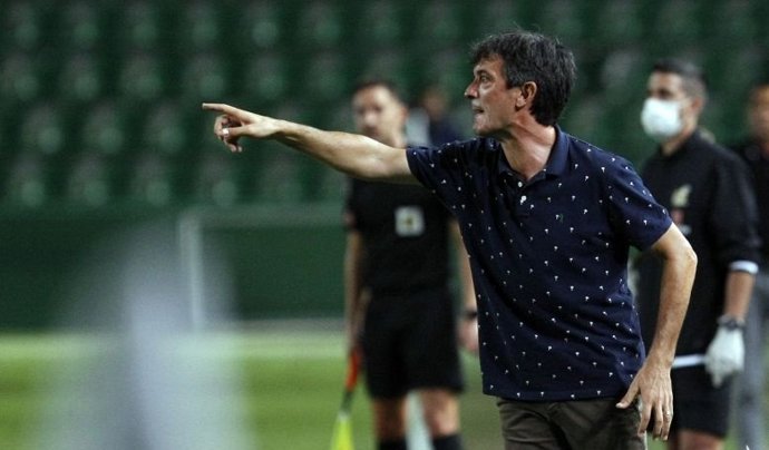 El entrenador del Elche CF, José Rojo 'Pacheta'