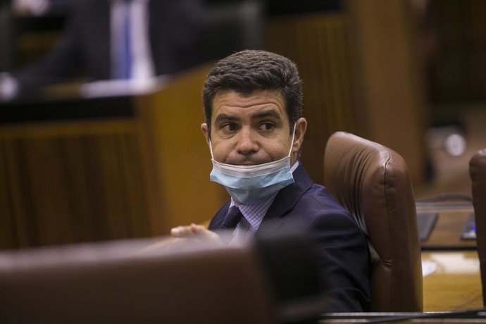 El portavoz del grupo parlamentario Ciudadanos, Sergio Romero, durante la sesión de control al gobierno con preguntas al presidente. Foto de archivo
