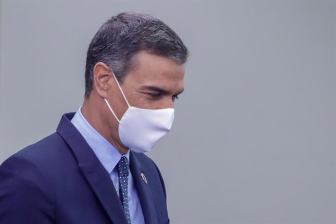 El presidente del Gobierno, Pedro Sánchez, a su llegada para ofrecer una rueda de prensa al término de la primera reunión del Consejo de Ministros en Moncloa 