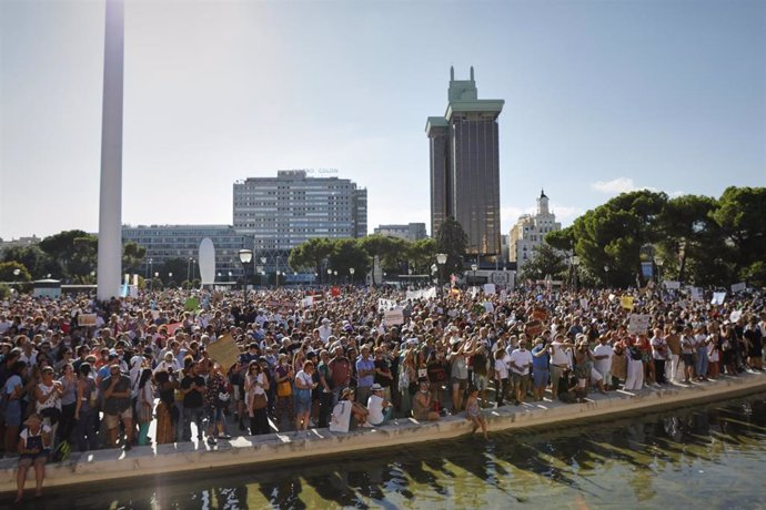 Manifestación contra el uso obligatorio de mascarillas en la plaza de Colón de Madrid, a 16 de agosto de 2020.