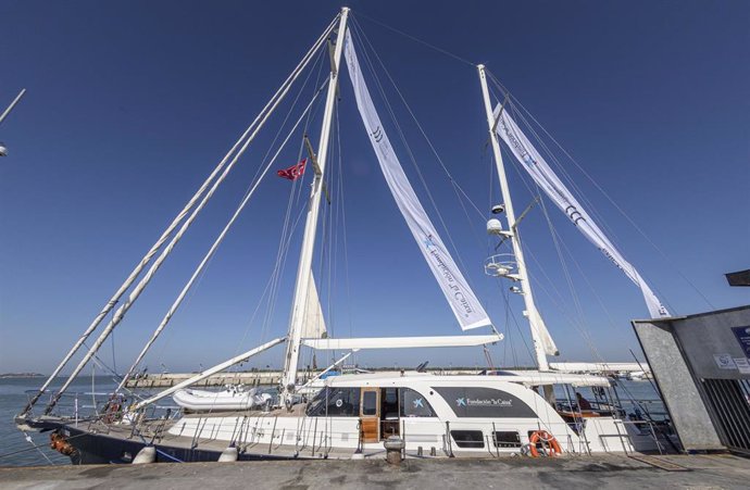 El velero, que estará amarrado hasta el 28 de agosto en el puerto de Bonanza