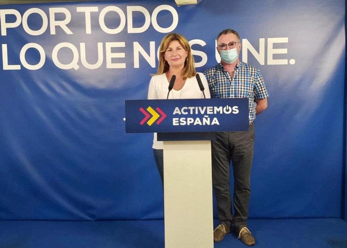 La parlamentaria andaluza Rosalía Espinosa y el alcalde de Alhama, Cristóbal Rodríguez