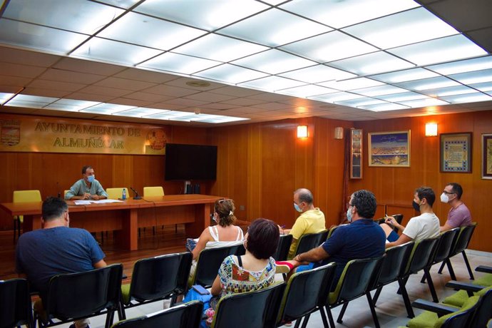 Reunión del Ayuntamiento de Almuñécar y centros de Primaria