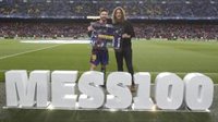 Puyol muestra todo su "apoyo" a Messi y Luis Suárez aplaude sus palabras