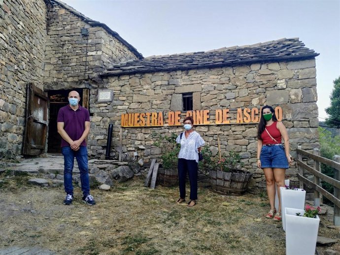 Inauguración de la IX Muestra de cine más pequeña del mundo en Ascaso, Huesca