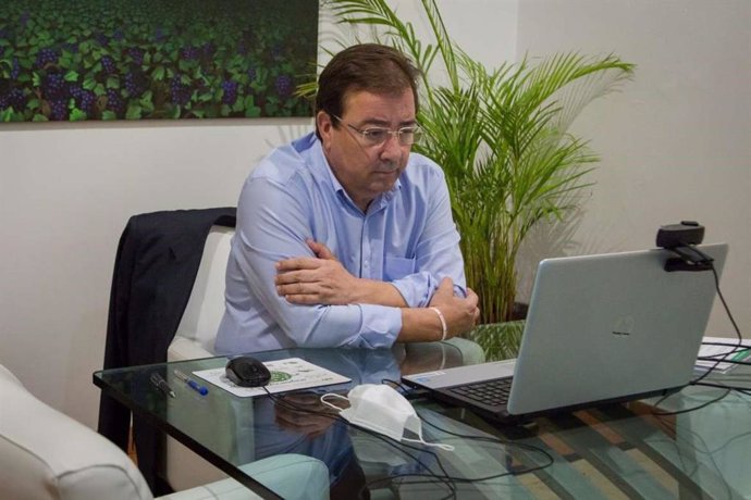 Fútbol.- Fernández Vara cree que si Messi quiere cambiar de equipo "quizás sea l