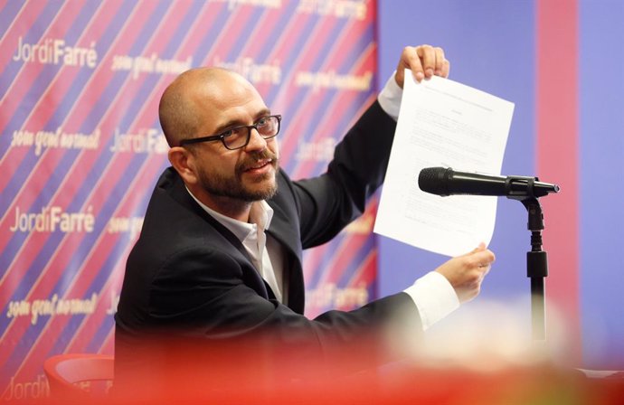 Fútbol.- El precandidato Jordi Farré presenta una moción de censura contra Barto