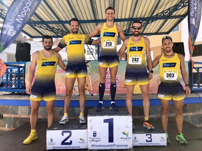 Atletas del DISA HPS Triatlón que consiguieron los cinco primeros puestos en la carrera popular de Arguineguín, en Mogán (Gran Canaria), celebrada el 8 de marzo de 2020