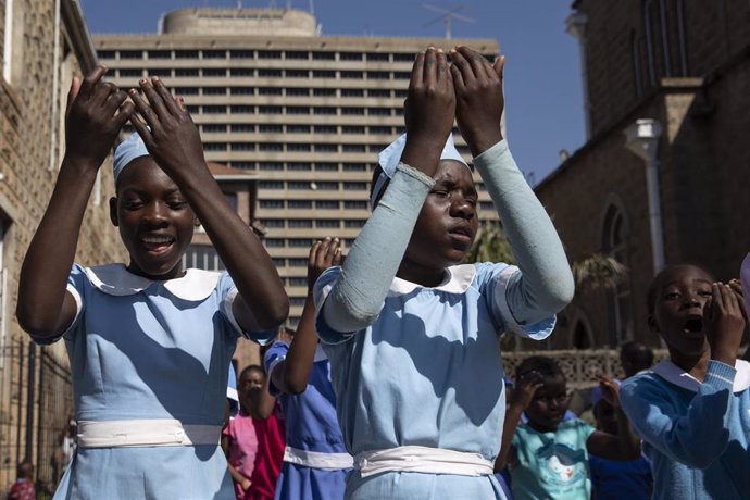 Niñas en una escuela en la capital de Zimbabue, Harare