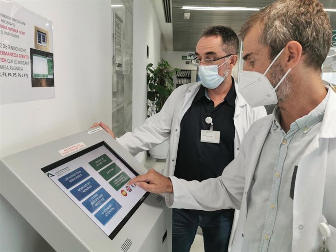 Responsables de las unidades de Atención a la Ciudadanía y de Admisión del Hospital Costa