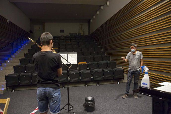 Un alumno en la escuela.