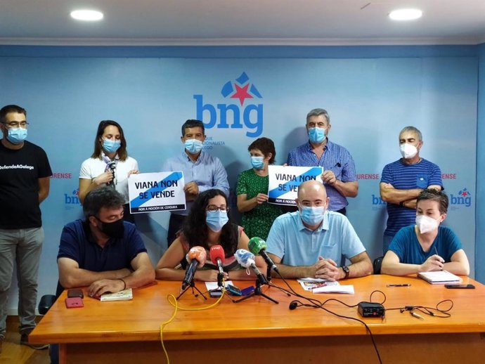 Rueda de prensa del BNG con Noa Presas y el alcalde de Viana do Bolo, Secundino Fernández