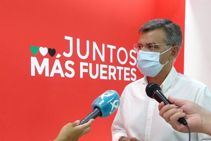 El portavoz del PSOE en Extremadura, Juan Antonio González, en declaraciones a los medios