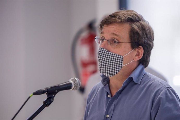 El alcalde de Madrid, José Luis Martínez-Almeida, durante la presentación de la tarjeta Familias