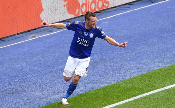 Jamie Vardy celebra un gol con el Leicester