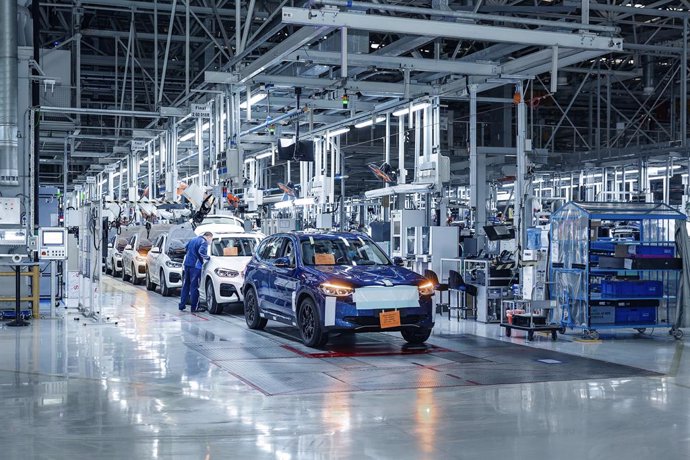 Imatge d'una planta de producció de vehicles.
