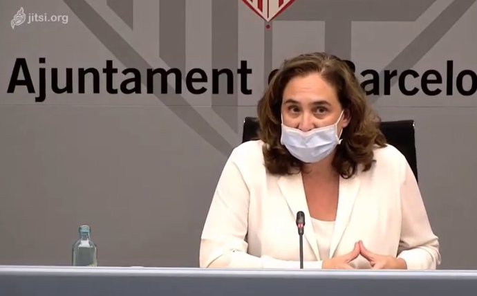 L'alcaldessa de Barcelona, Ada Colau, en una roda de prena sobre la reobertura de les escoles.