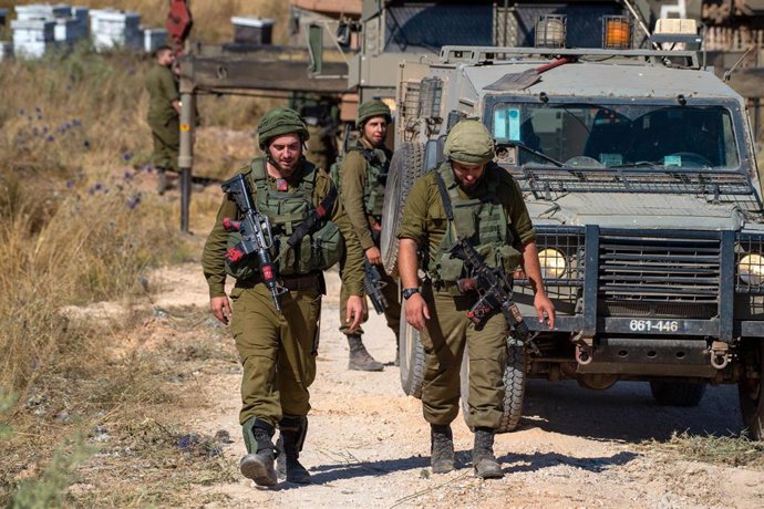 Militares del ejércitro de Israel desplegados en los Altos del Golán, en la frontera norte con Líbano