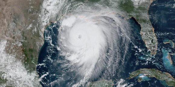 1. 'Laura' pierde fuerza tras tocar tierra en Luisiana como un huracán de categoría cuatro