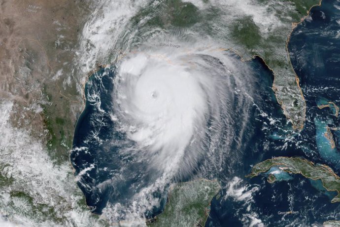 Clima.- 'Laura' toca tierra en Luisiana como un huracán de categoría cuatro