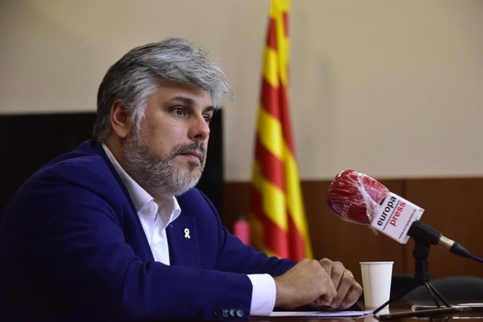 El presidente de JxCat en el Parlament, Albert Batet, en una entrevista de Europa Press