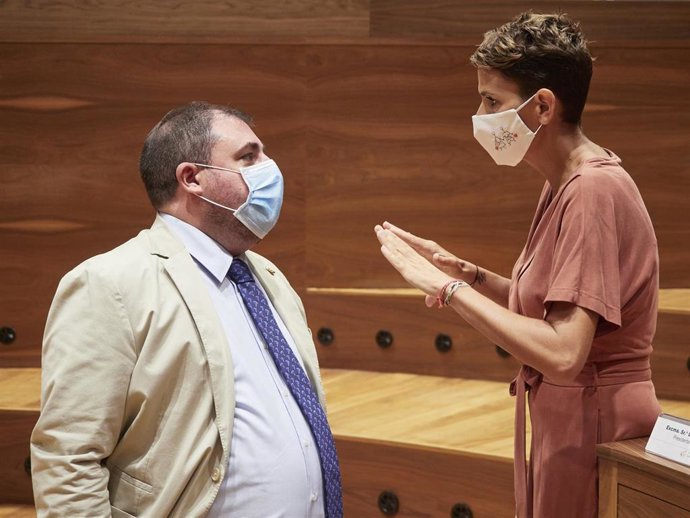 La presidenta del Gobierno de Navarra, María Chivite, y el presidente del Parlamento de Navarra, Unai Hualde.