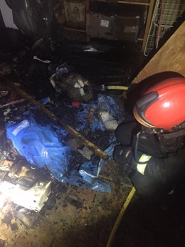 Bomberos de la DPT sofocan un incendio declarado en una vivienda habitada de Rubielos de Mora.