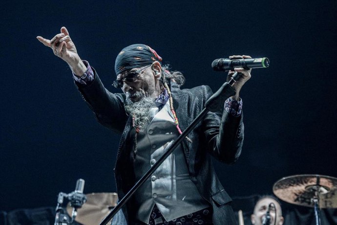 El cantante Enrique Villarreal Armendáriz, más conocido como 'El Drogas', durante su concierto en el Wizink Center de Madrid (España), a 11 de octubre de 2019.