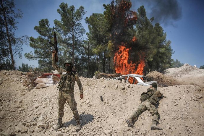 Ejercicios militares de combatientes rebeldes en Idlib