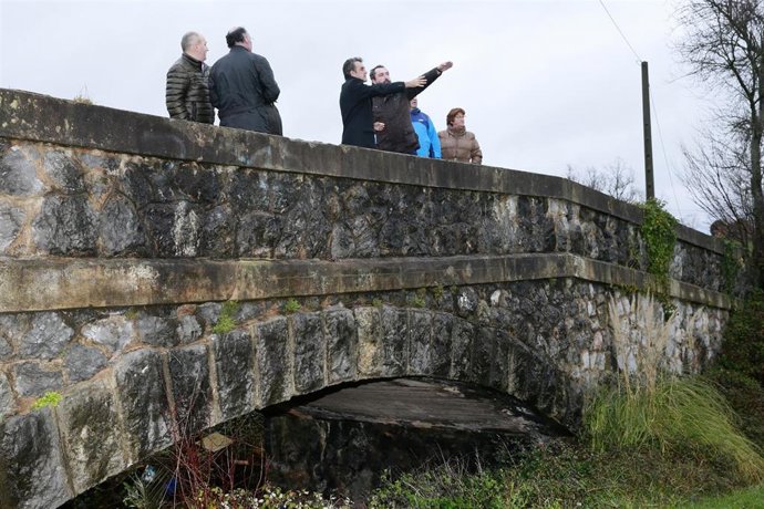 10:00Parque De La Naturaleza De Cabárceno El Consejero De Innovación, Industria, Turismo Y Comercio, Francisco Martín, Se Reúne Con El Alcalde De Penagos, José Carlos Lavín. Nacho Romero 10 Ene 17