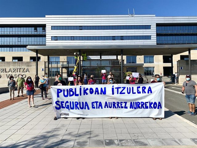 Concentración del sindicato Steilas este jueves, 27 de agosto, a las puertas del Gobierno Vasco.