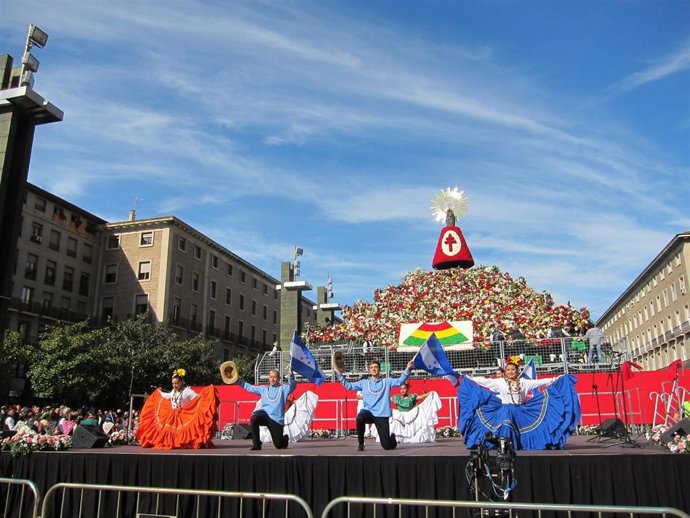                           Ofrenda De Flores A La Virgen Del Pilar De Zaragoza