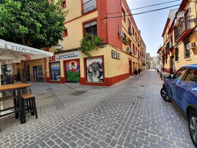 Pintadas en la sede del PSOE de Triana